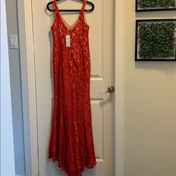 NWT BCBGeneration. Beautiful Red lace gown. Size 2 - Picture 2 of 8